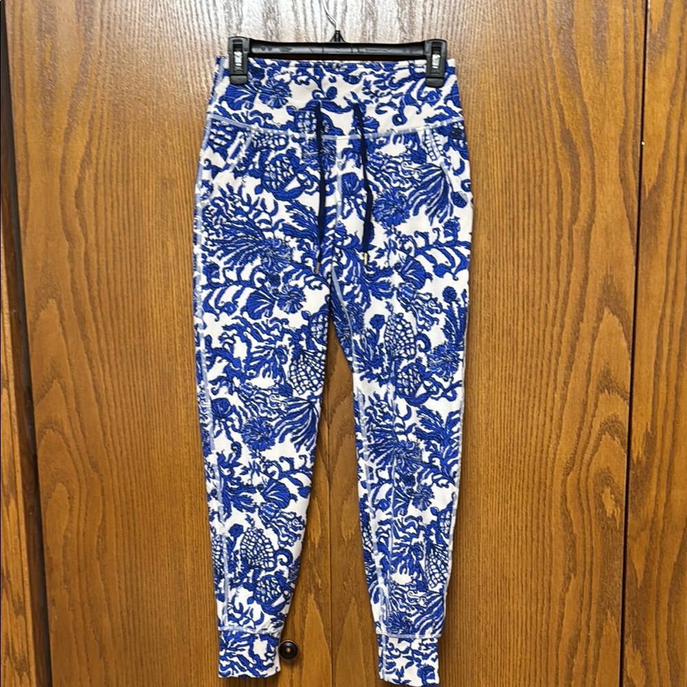 Lilly Pulitzer Blue and White Botanical Leggings